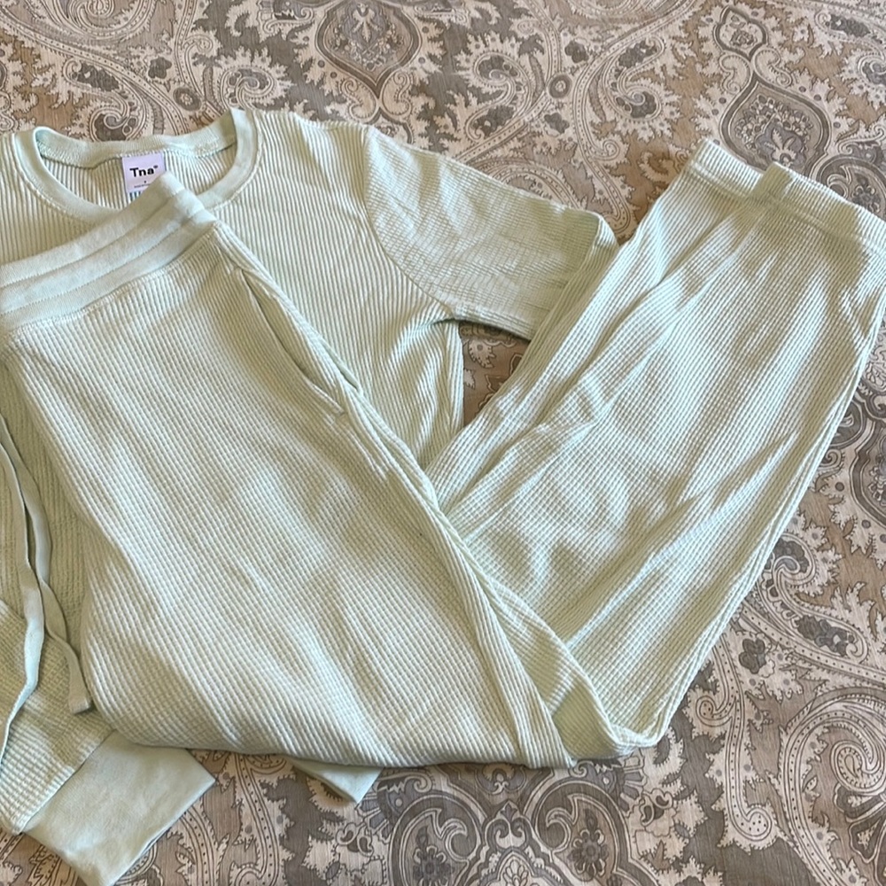 Aritzia TNA Set